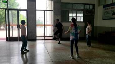 说明: E:\CZG\非教学\工会党务与指导青年教师\20220606 校工会活动视频\yl6809永利集团 姜亚东 踢毽子_Moment.jpg